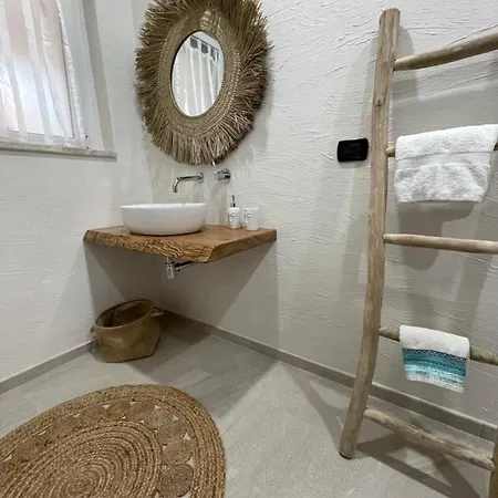 Bay View Apartment *